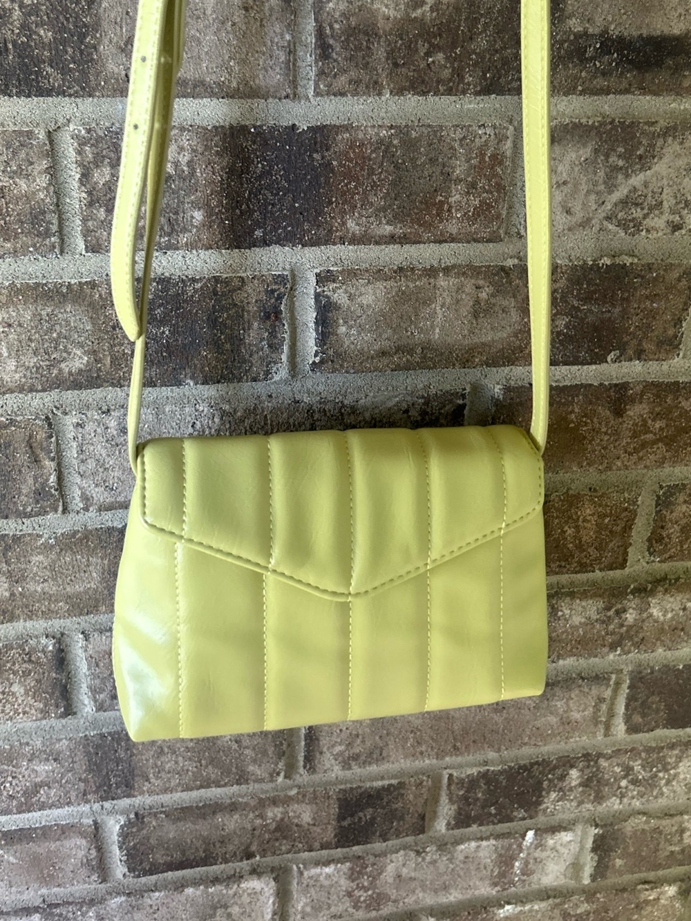 Universal Threads Quilted Crossbody Bag - Lightweight Everyday Shoulder Bag